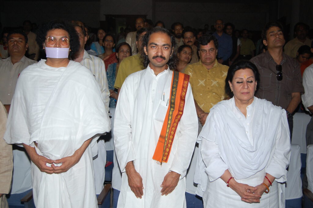 Sunil Yogacharya with Achrya Lokesh Muni president of Ahimsa Vishwa Bharti and Meena Ji president of Pranam Foundation in a meditation retreat