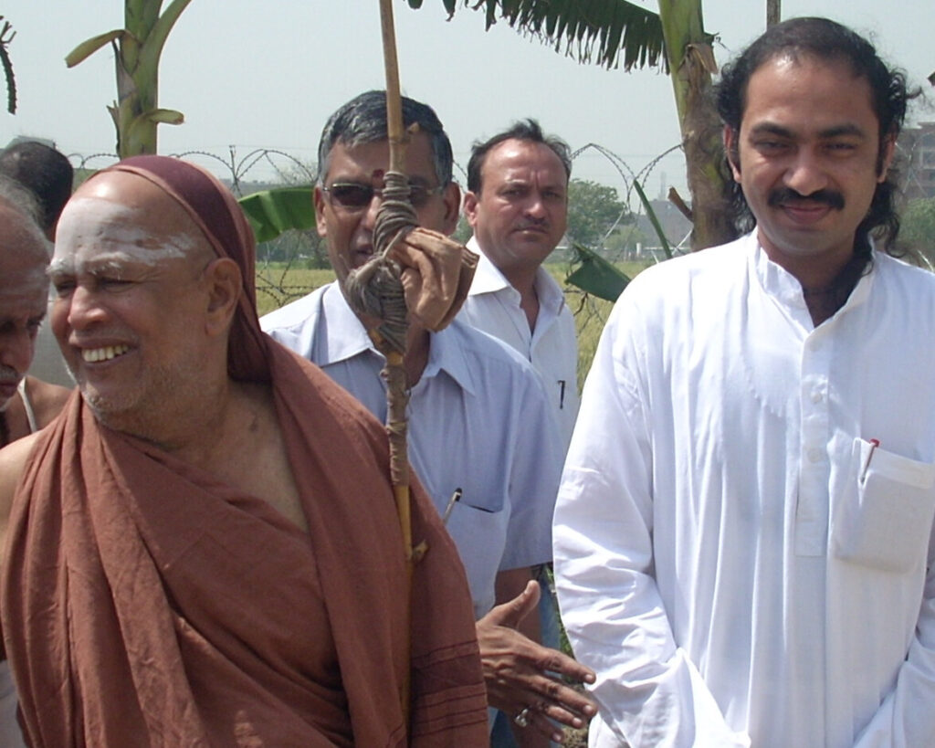 Sunil Yogachrya with Swami Ravindra ji he is Shankrachrya.